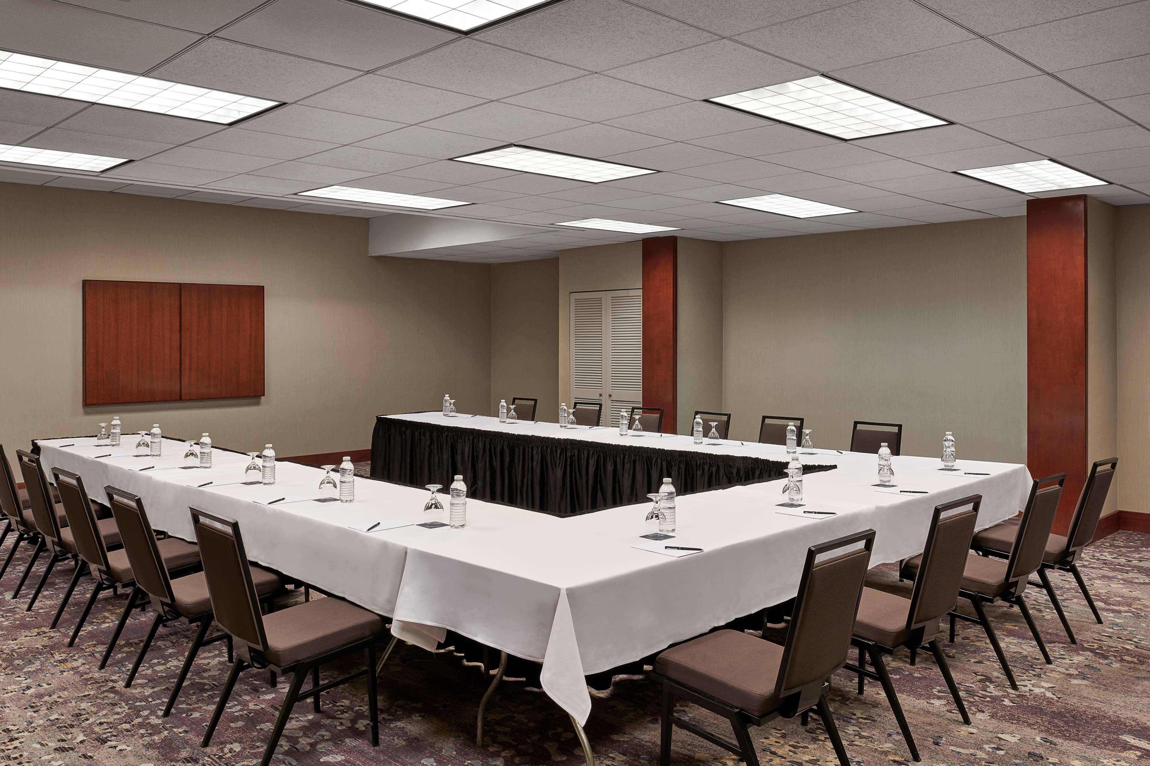מיסיסאוגה Hilton Toronto Airport Hotel & Suites מראה חיצוני תמונה