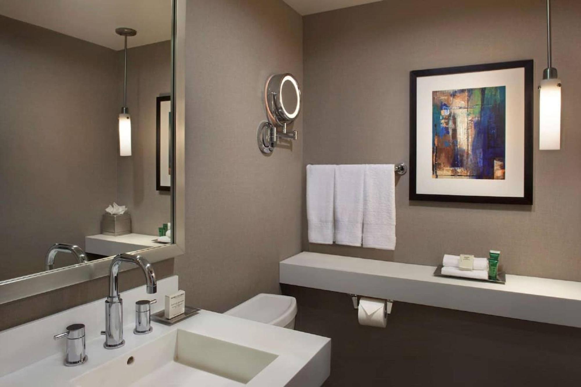 מיסיסאוגה Hilton Toronto Airport Hotel & Suites מראה חיצוני תמונה