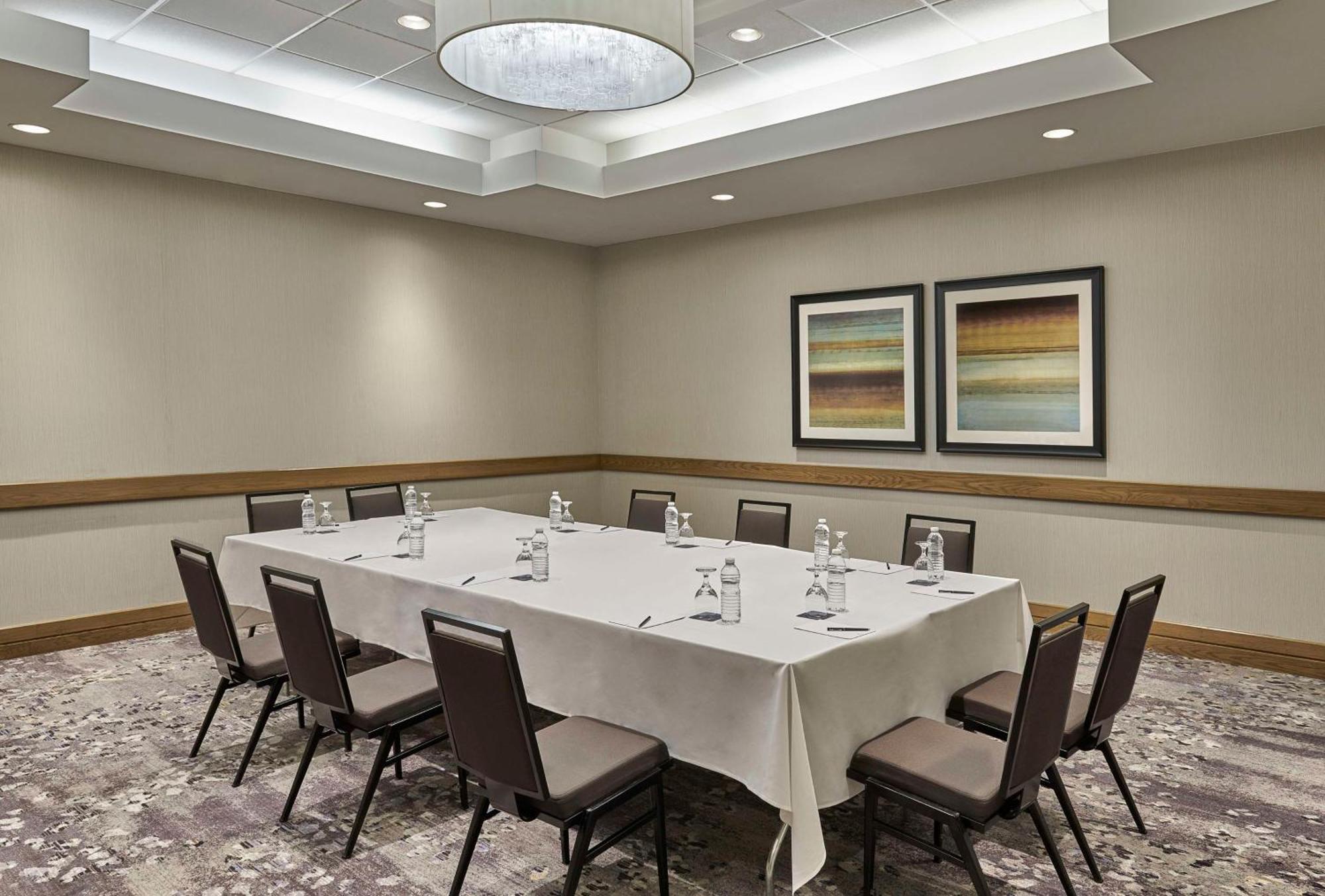 מיסיסאוגה Hilton Toronto Airport Hotel & Suites מראה חיצוני תמונה