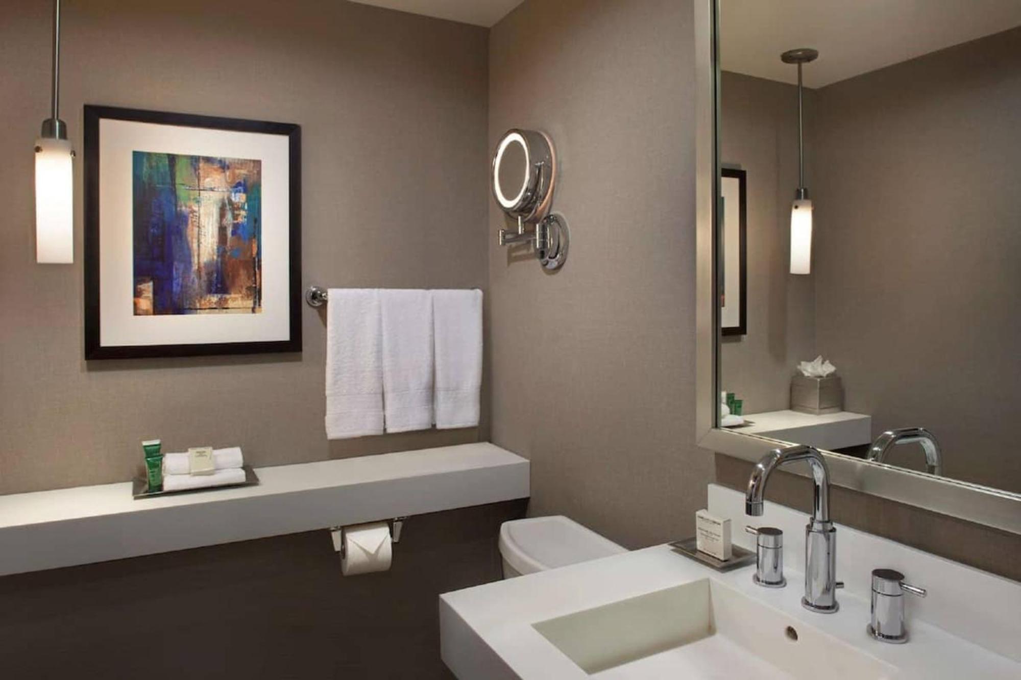 מיסיסאוגה Hilton Toronto Airport Hotel & Suites מראה חיצוני תמונה